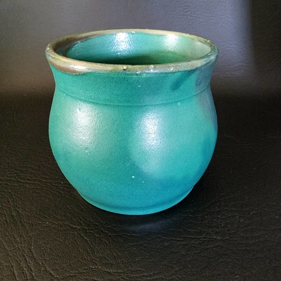 Signed Green Studio Pottery Vase Planter - Picture 3 of 7